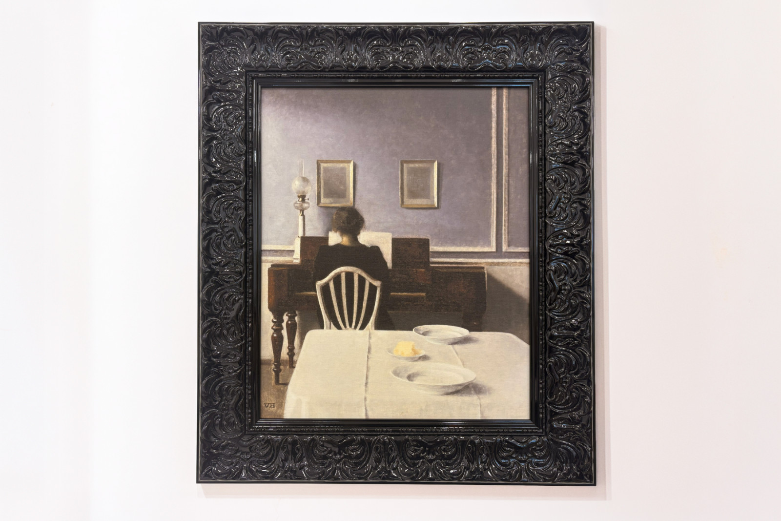 Interior com jovem ao piano - Vilhelm Hammershoi