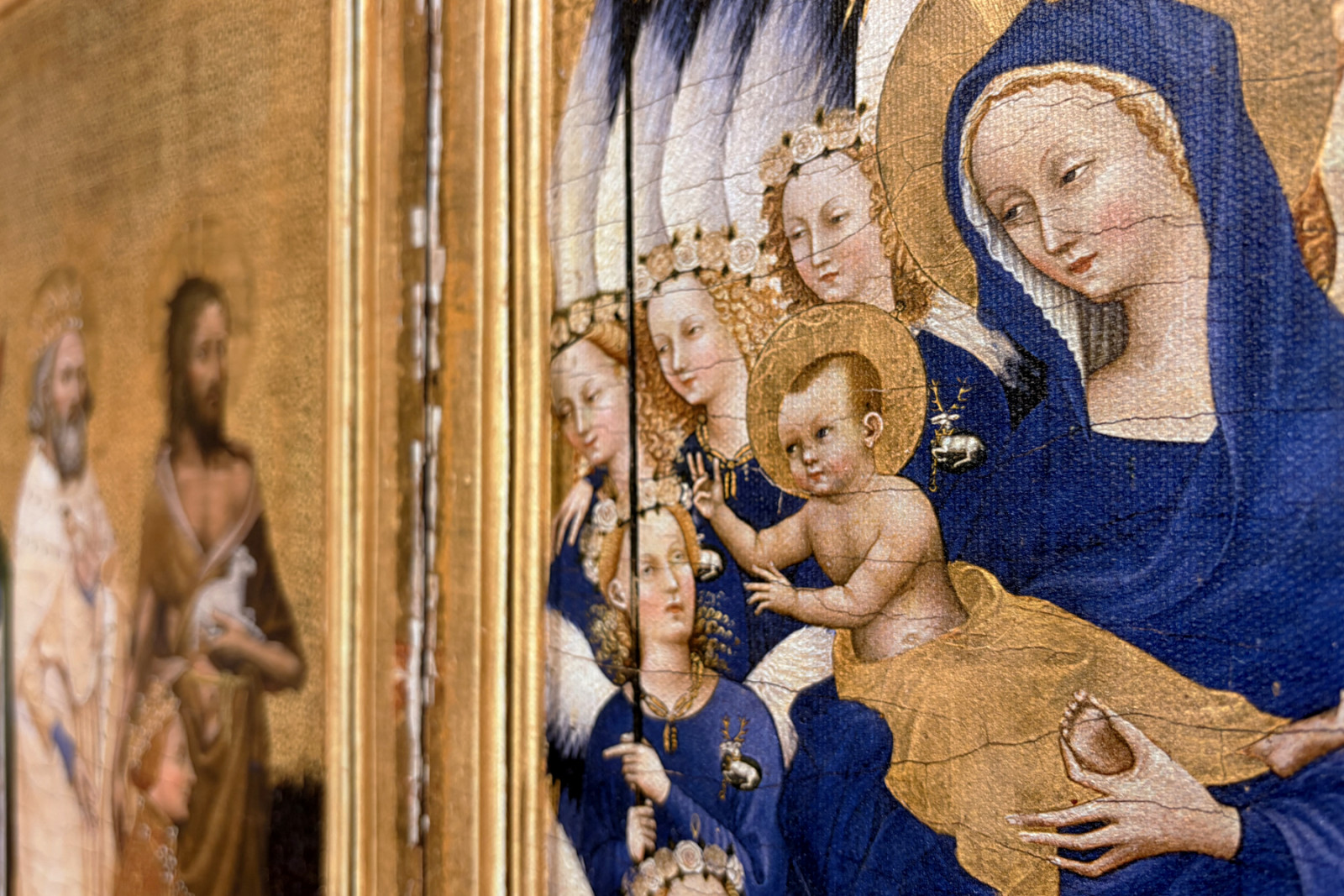 Ricardo II apresentado à Virgem e à Criança por seu padroeiro São João Batista e pelos Santos Eduardo e Edmundo, c.1395-99 (têmpera de ovo em carvalho) - Master of the Wilton Diptych