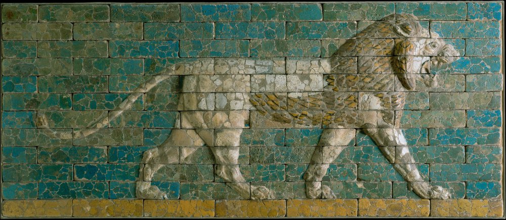 Painel com striding lion, c.600-575 aC (cerâmica vidrada) de Babylonian