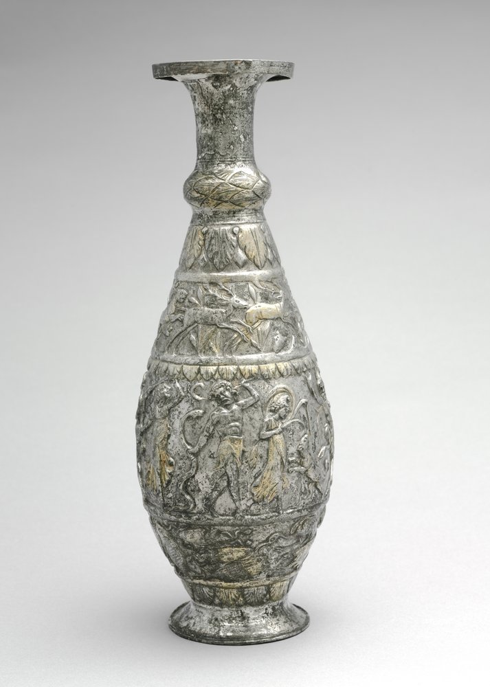 Ewer (jarro) com cenas de jogo, frutos do mar e vinho, final dos anos 300 (prata com vestígios de dourado) de Byzantine