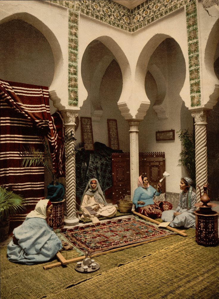 Mulheres mouriscas a fazer tapetes árabes, Argel, Argélia, c. 1899 de Detroit Photographic Co.