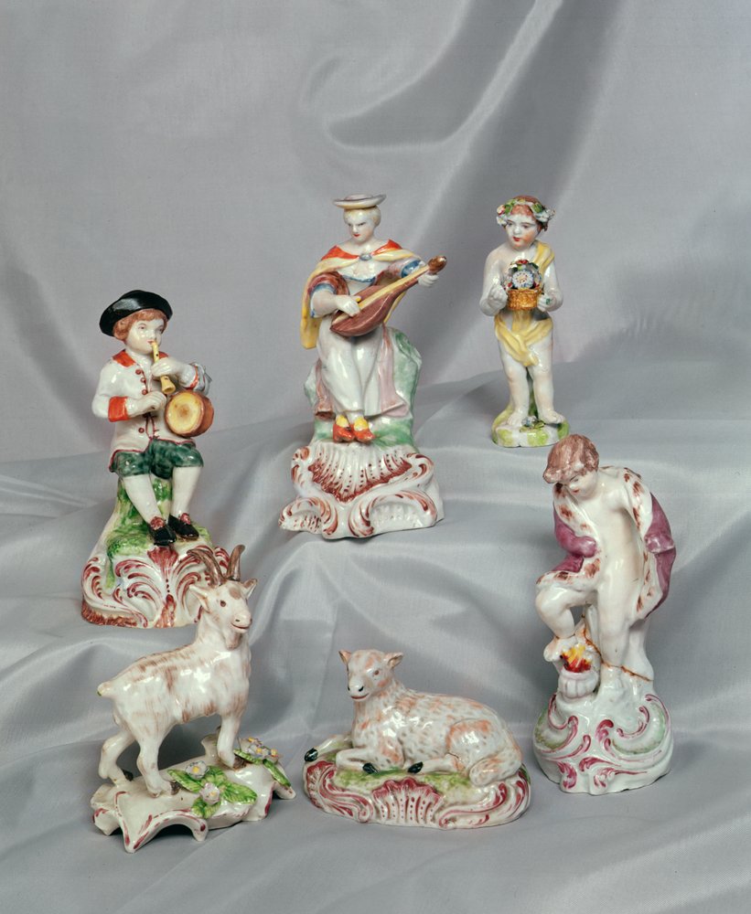 Menino, jogando tubulação, e, tabor, menina, tocando alaúde, cupid, segurando cesta, cabra, sheep, e, figura, de, inverno, (ceramic) de English School