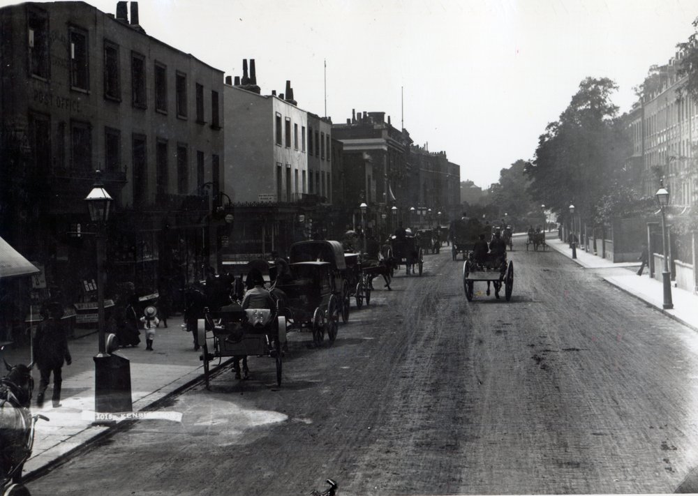 Kensington High Street, em Londres de English Photographer