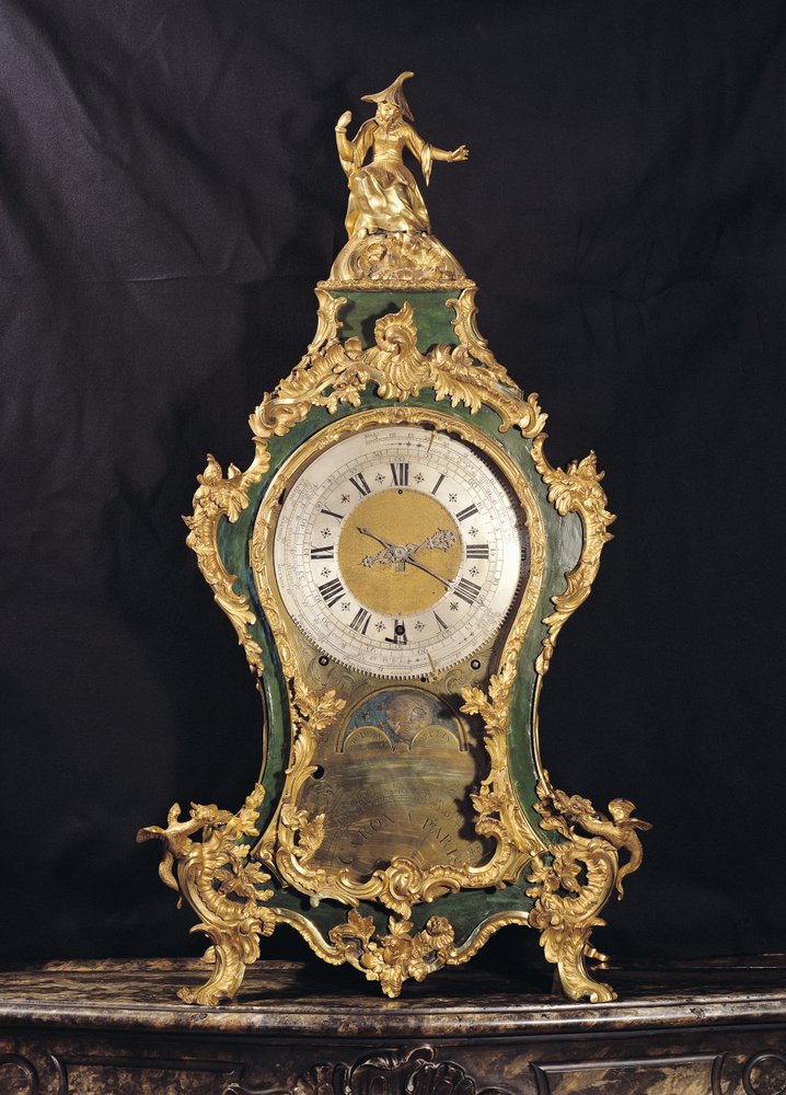Relógio estilo Luís XV encimado por um homem chinês (ormolu) de French School