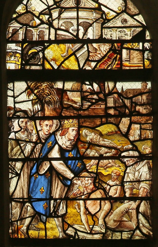 Janela que representa Saint Louis enterrando os mortos (vitral) de French School