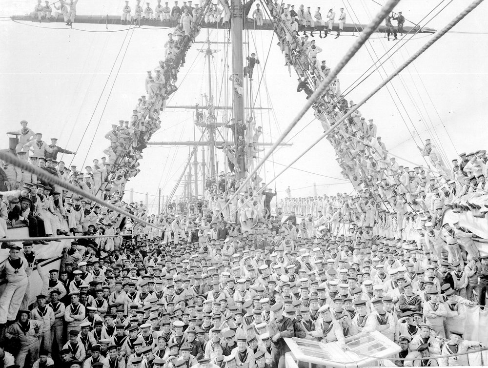 Meninos a bordo do navio de treinamento HMS Impregnable at Plymouth, 1906 de Henry Crockett