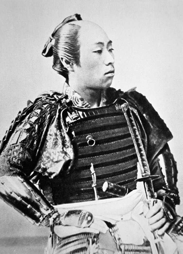 Samurai do Velho Japão com penteado tradicional (foto a p/b) de Japanese Photographer