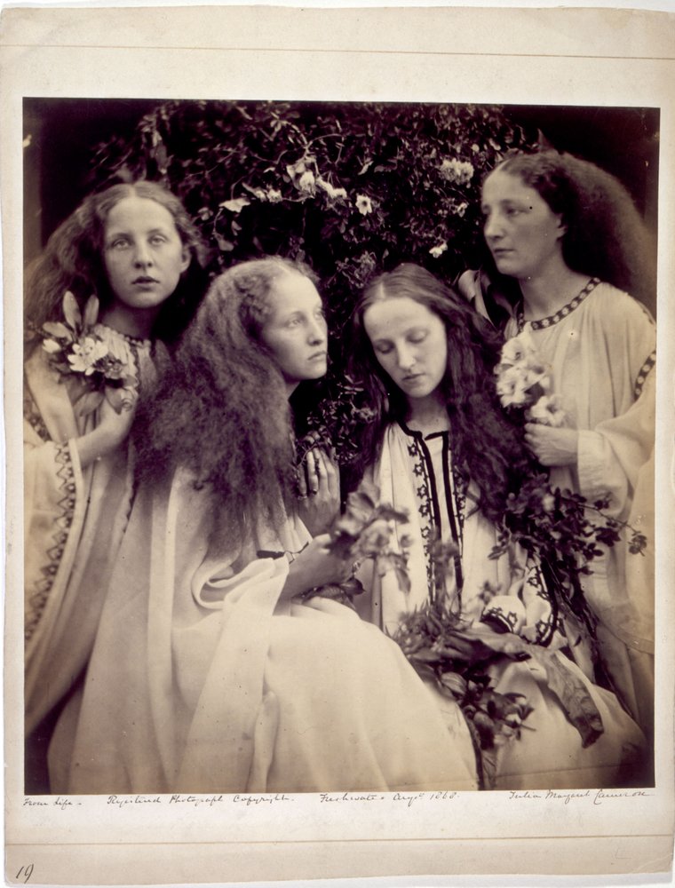 «O jardim de botões de rosa das meninas» - As irmãs Fraser Tytler de Julia Margaret Cameron