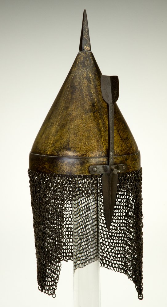 Capacete, talvez do século 16, modificado no século 19 (ferro russeteado com douramento) de Ottoman School