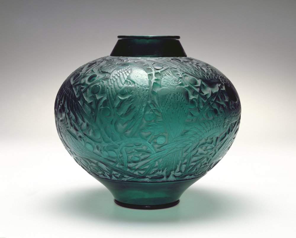 «Aras», vaso verde-esmeralda, 1924 de Rene Jules Lalique