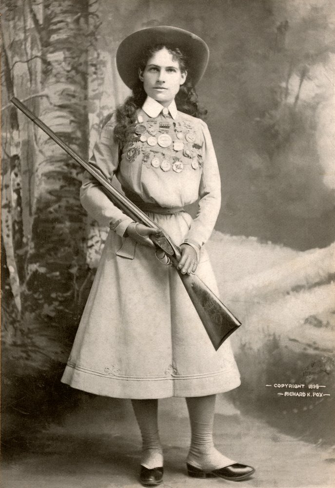 Annie Oakley Com uma Espingarda de Richard Kyle Fox