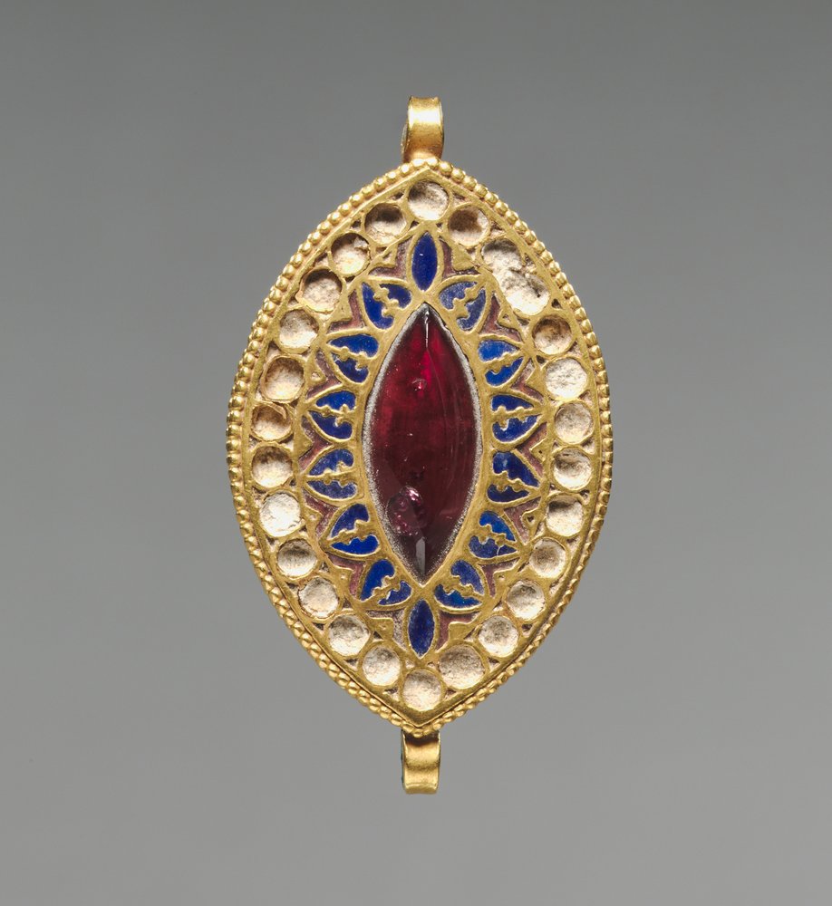 Pingente em forma de amêndoa, 400-600 (ouro, lápis-lazúli, granada e vidro) de School Byzantine