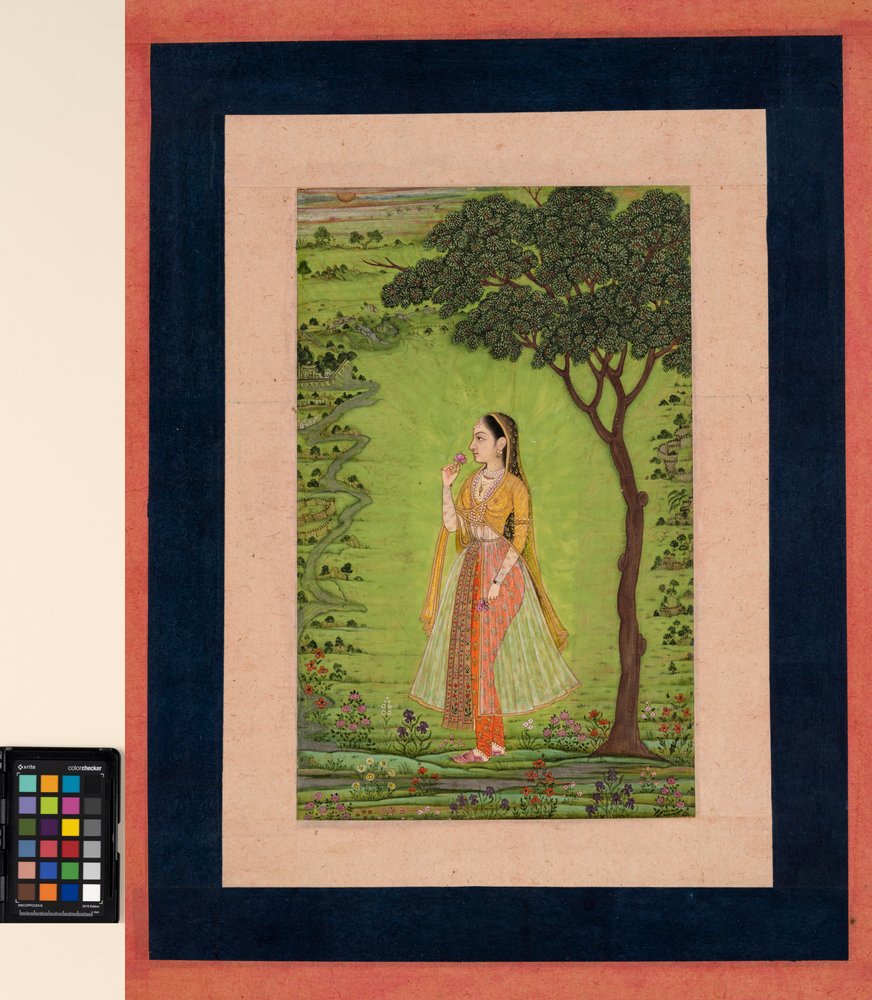 Uma mulher de pé ao lado de uma árvore, segurando uma flor, c.1720 (opaco w - ce dourado no papel) de School Mughal