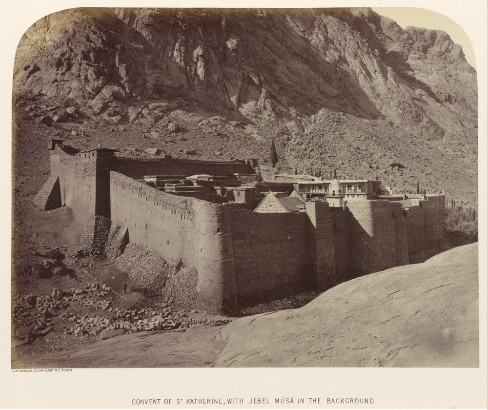 Convento de Santa Catarina, com Jebel Músá ao fundo de Sgt. James M. McDonald