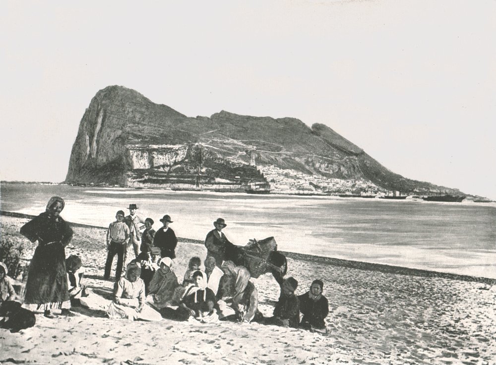 Vista da rocha do mar, Gibraltar, 1895. de W and S Ltd