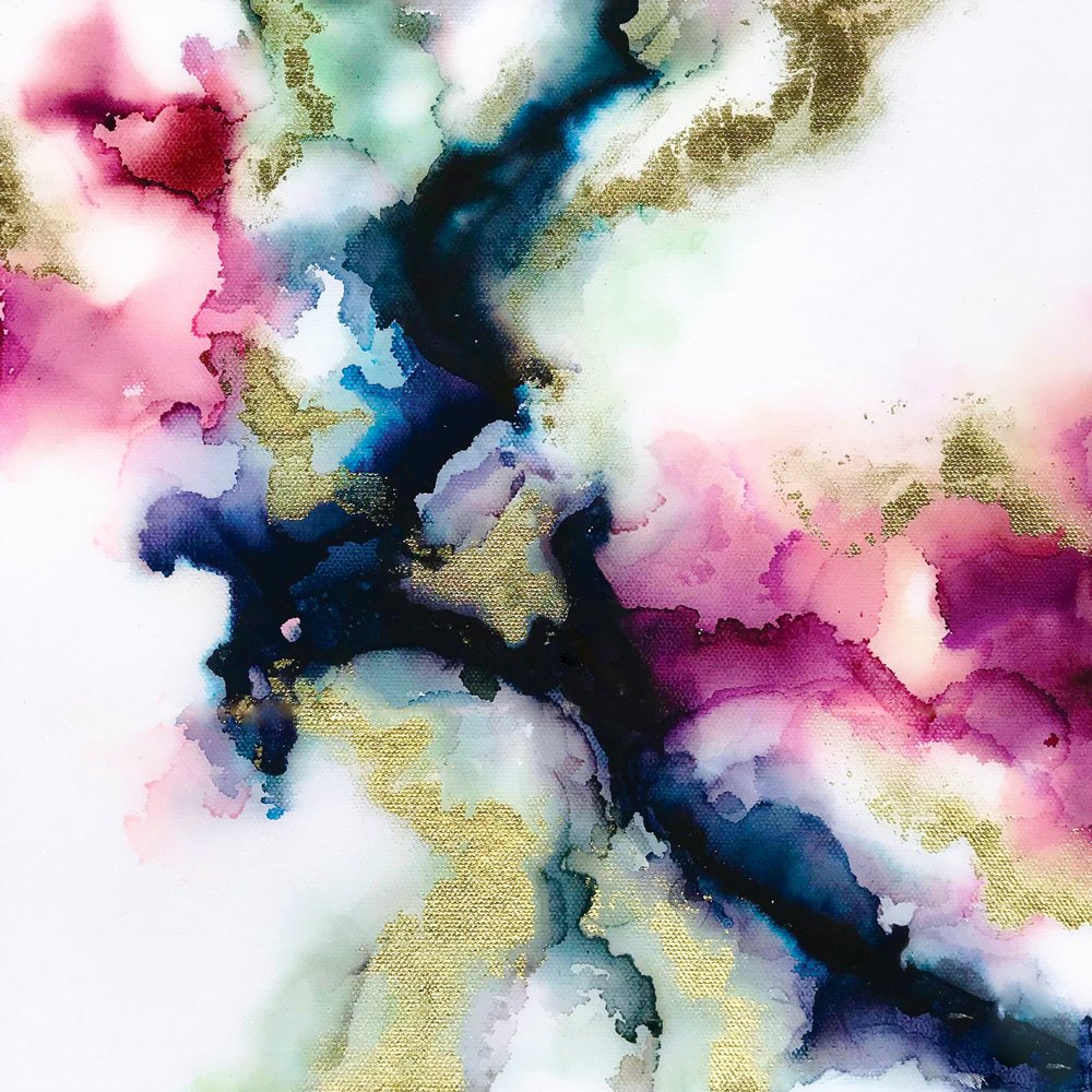 Cores douradas fluidas de Alyson Storms