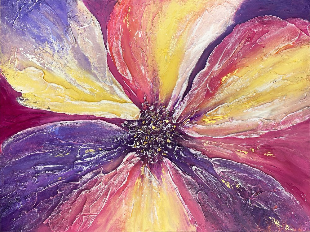 Flor Dourada Vibrante de Alyson Storms