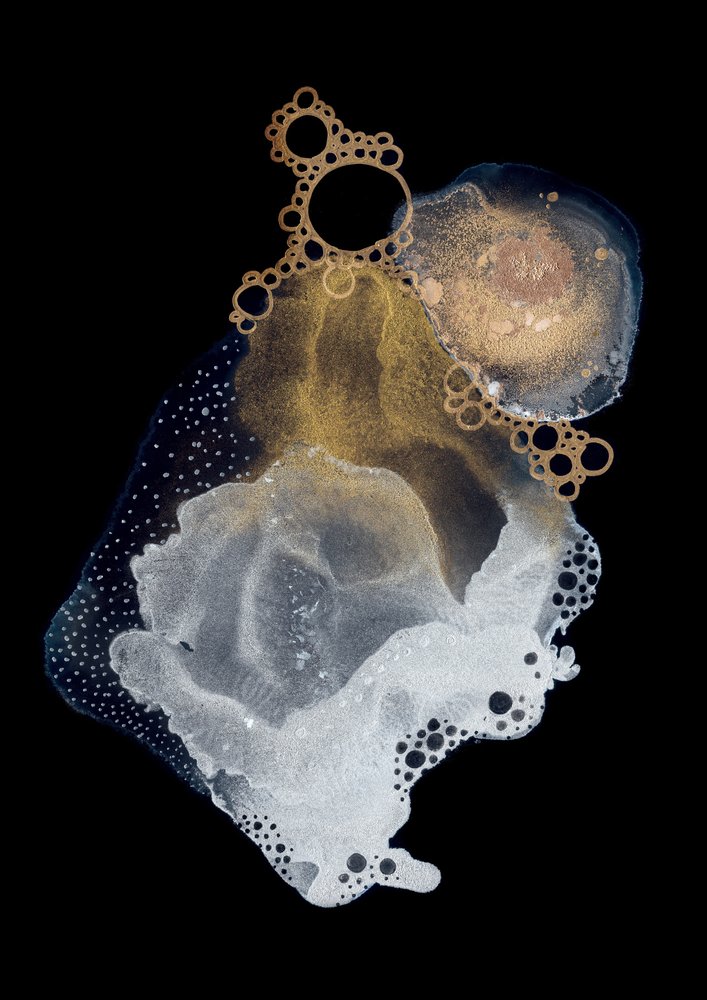 Brilho Dourado Fluido de Amy Louise Baker