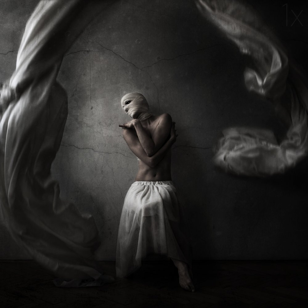 Figura Envolvida Dramática de Anja Matko