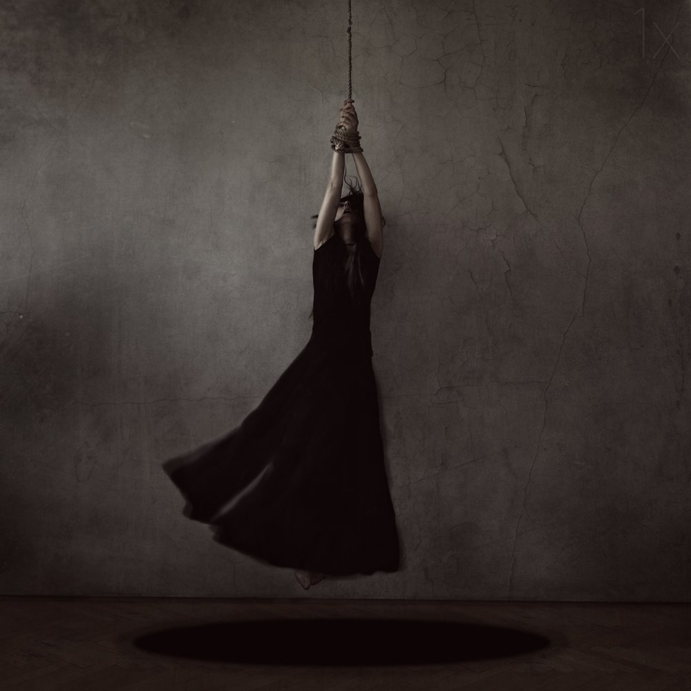 A Mulher sobre o Vazio de Anja Matko