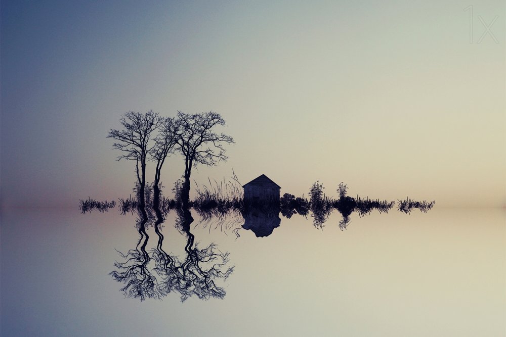 Reflexo sereno na água de Asef Azimaie