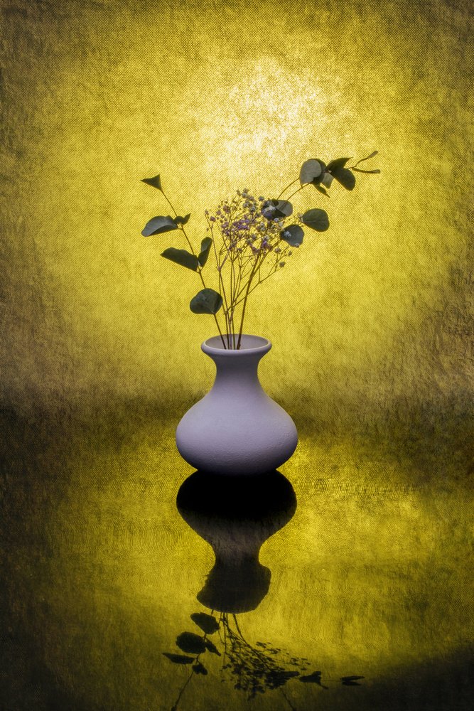 Reflexão Floral Dourada de Brig Barkow