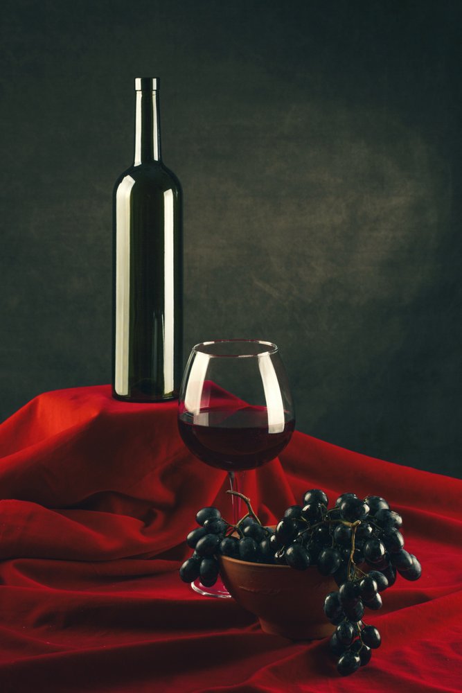 Natureza-morta com vinho tinto de Brig Barkow