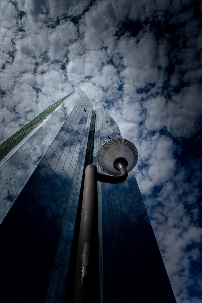 Reflexão do céu urbano de Chris Hamilton