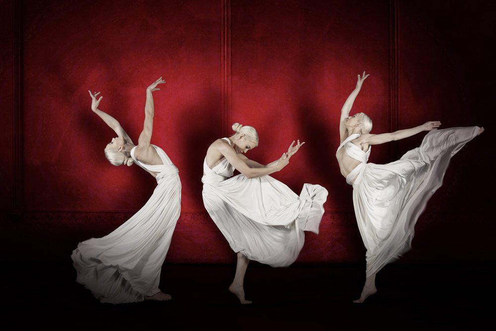 Bailarinas Elegantes no Palco Vermelho de Christine von Diepenbroek