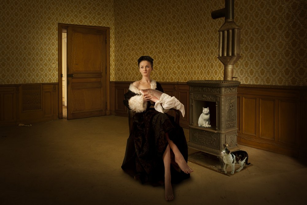 Mulher elegante com gatos de Christine von Diepenbroek