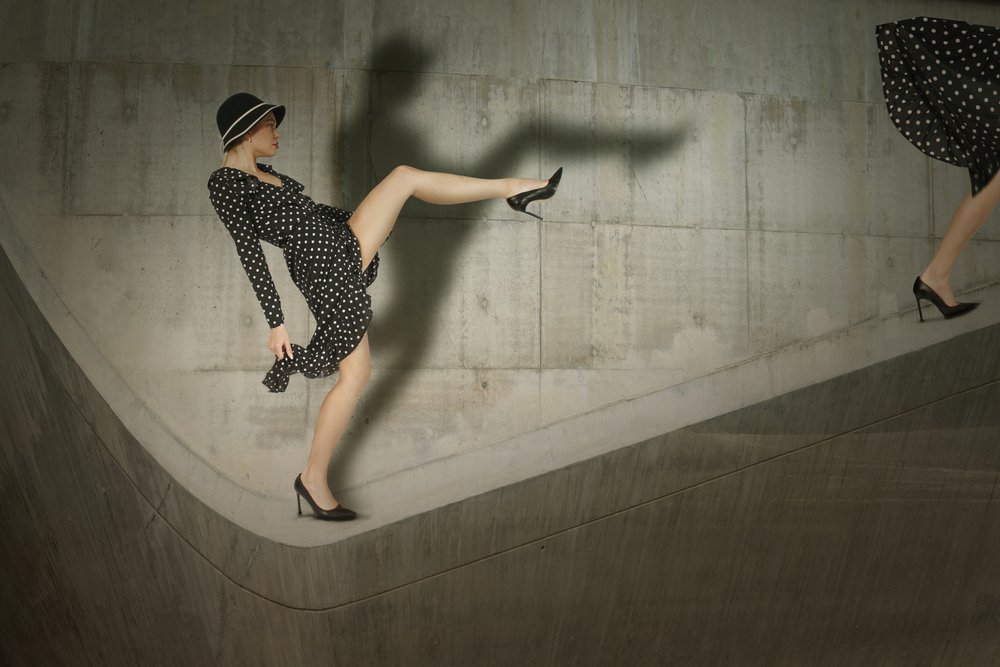 Pose de moda com bolinhas de Christine von Diepenbroek