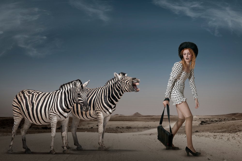 Cena surreal de moda no deserto de Christine von Diepenbroek