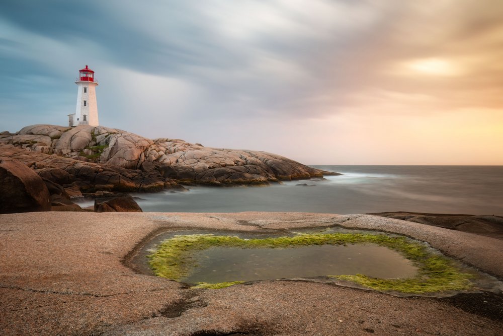 Pôr-do-sol no farol costeiro de Christoph Schaarschmidt