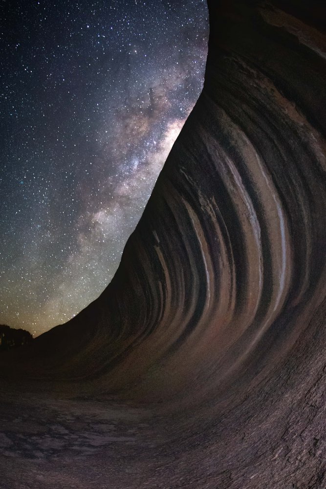 A Via Láctea sobre Wave Rock de Christoph Schaarschmidt