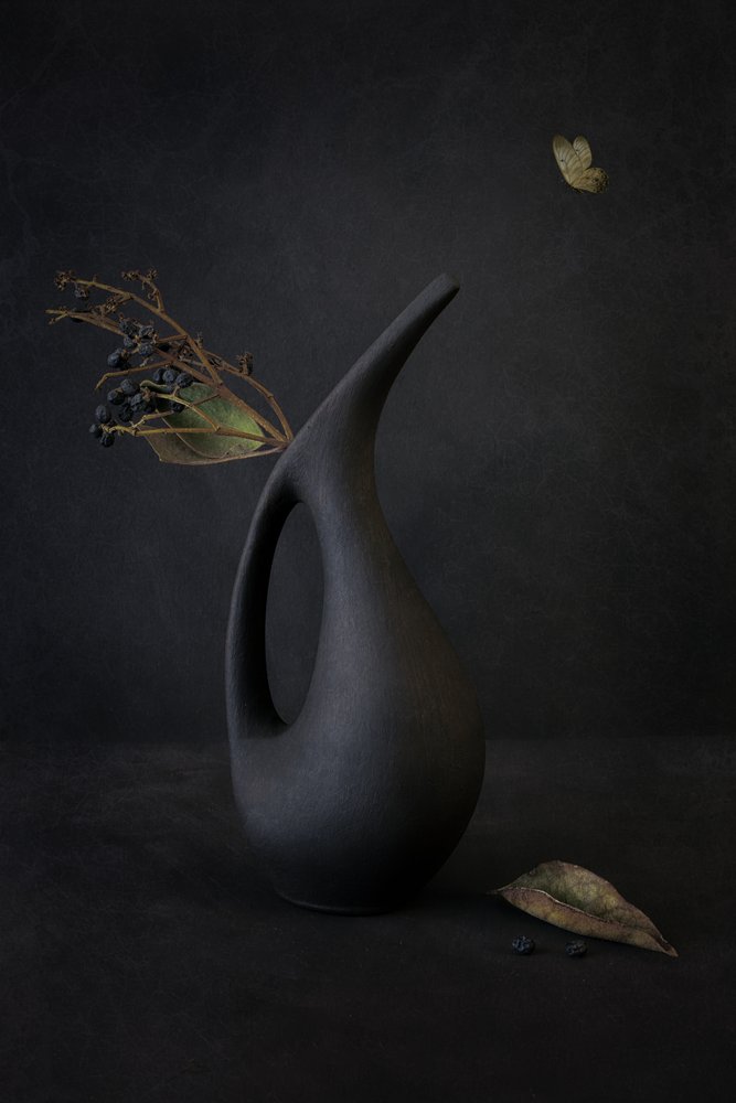 Vaso preto minimalista de Cicek Kiral