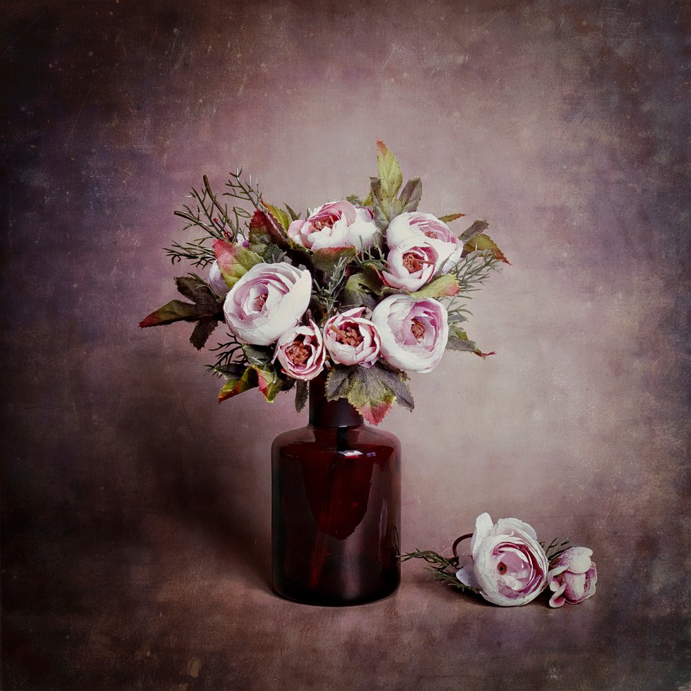 Natureza morta floral rosa de Cicek Kiral