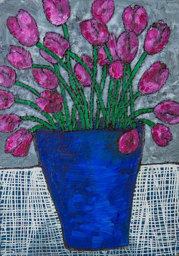 Tulipas num vaso azul de Dale Hefer & Family