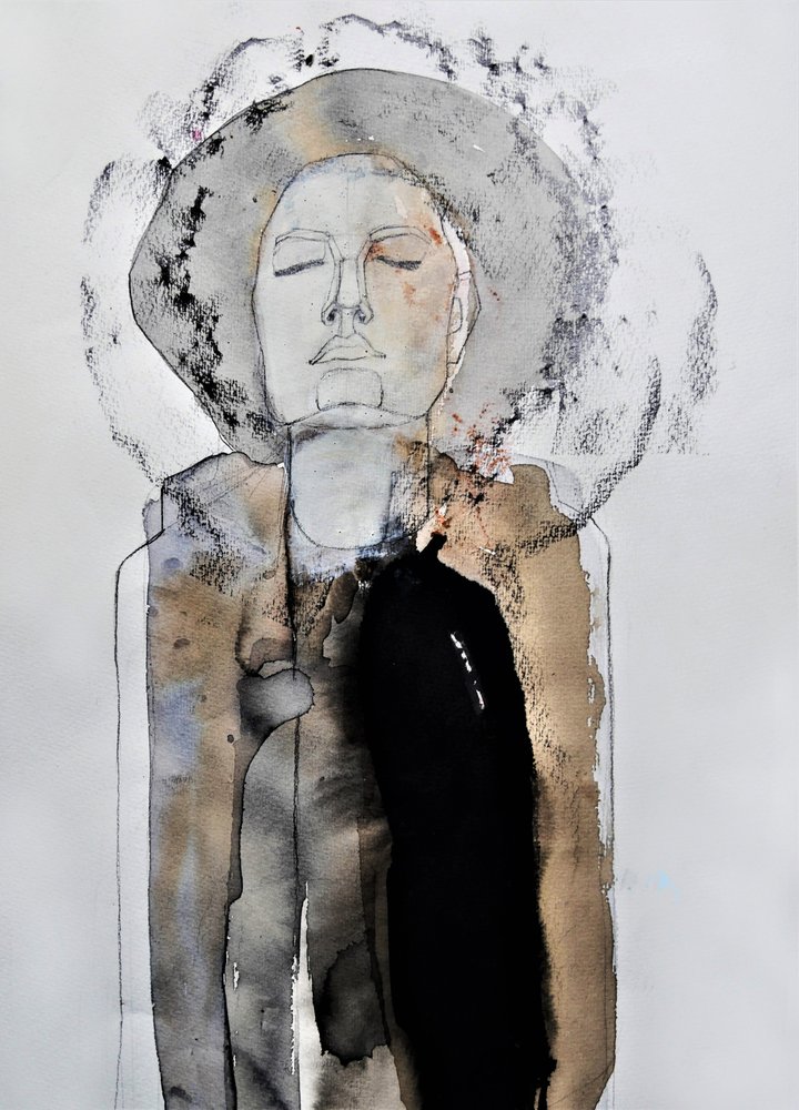 Figura contemplativa com chapéu de Doris Schmitz