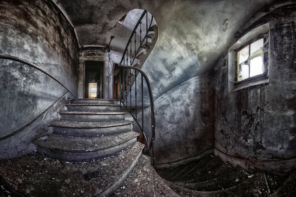 Escadaria em espiral abandonada de Francois Casanova