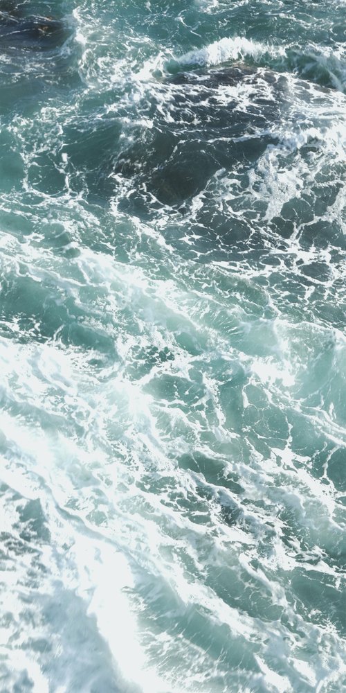 Ondas turbulentas do oceano de Gemma Bardot