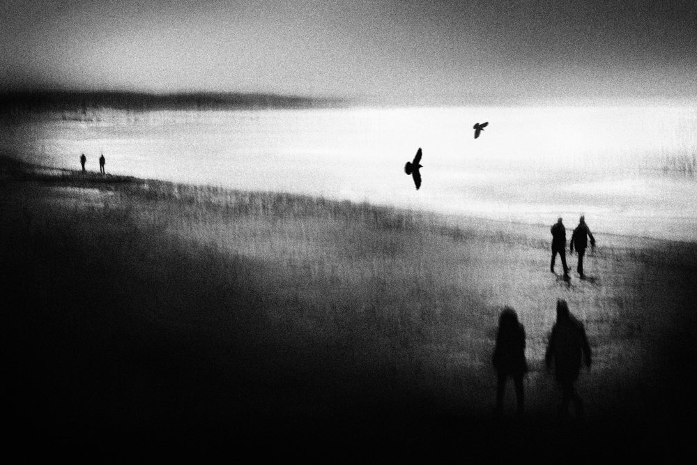 Passeio pela praia em tom esbatido de Gustav Davidsson