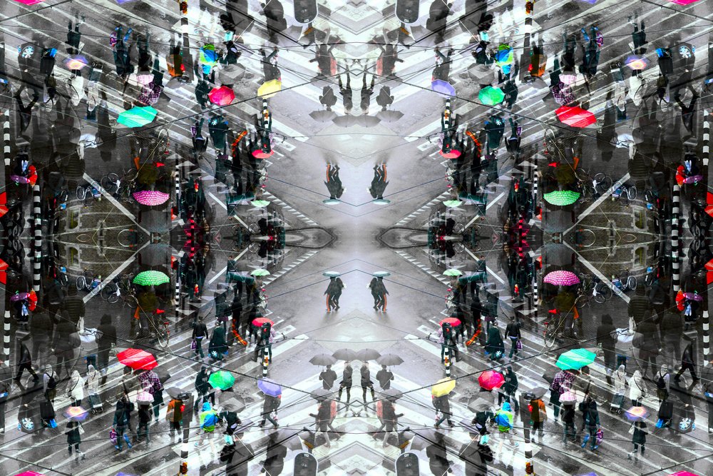 Guarda-chuvas coloridos: Simetria urbana de Igor Shrayer