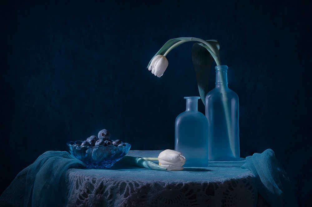 Natureza morta azul elegante de Lydia Jacobs