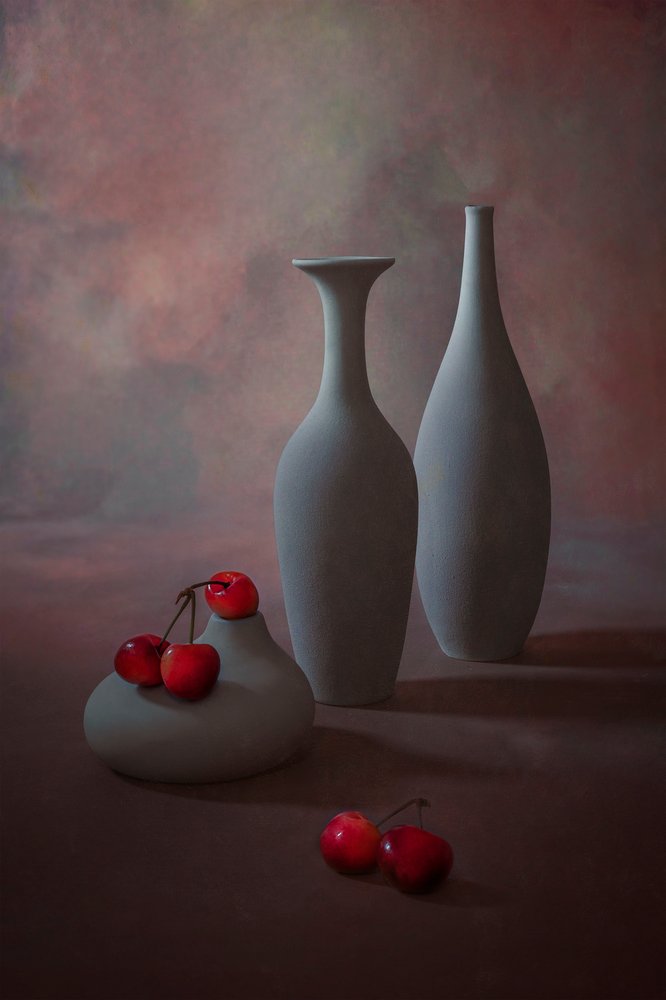 Natureza morta elegante com cerejas de Lydia Jacobs