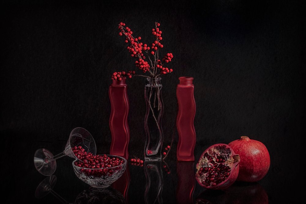 Natureza morta elegante em vermelho de Lydia Jacobs