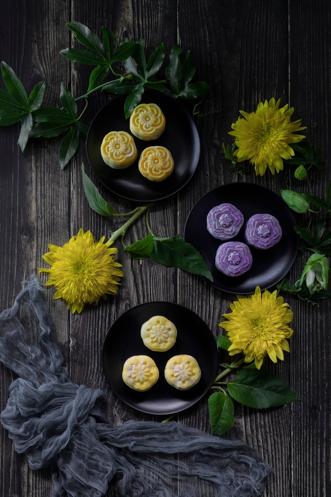 Natureza morta com bolos lunares festivos de Lydia Jacobs