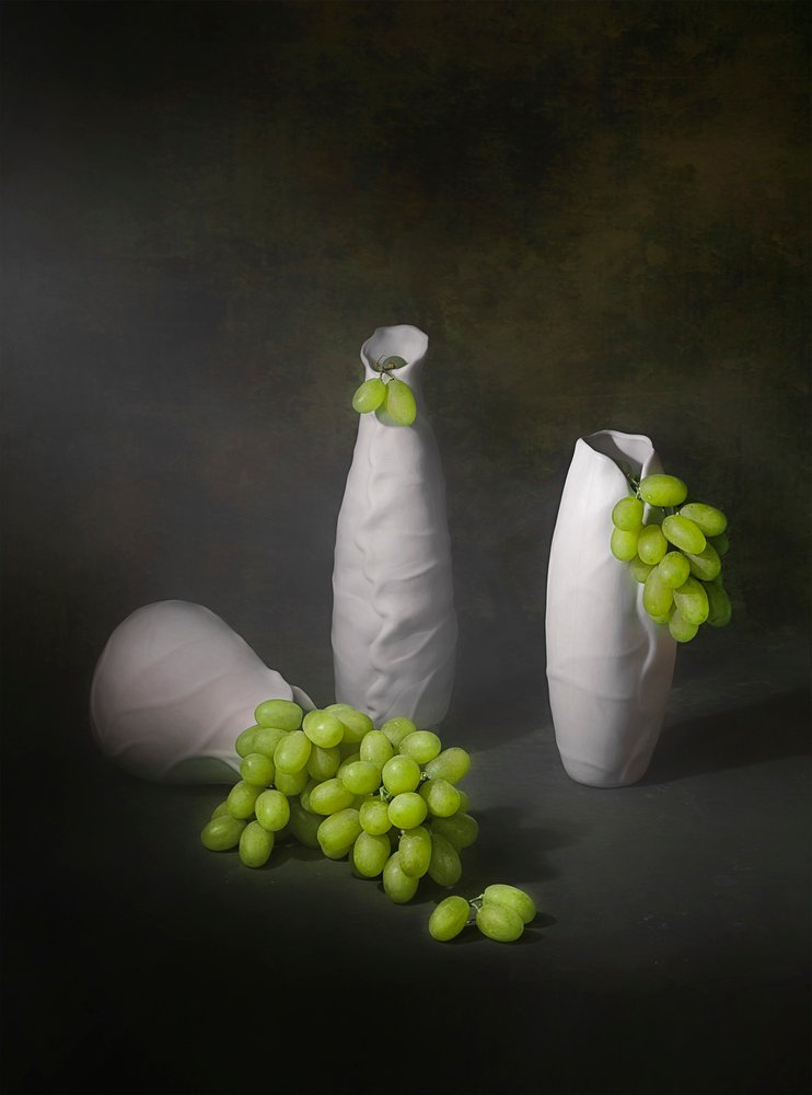Natureza morta moderna com uvas de Lydia Jacobs