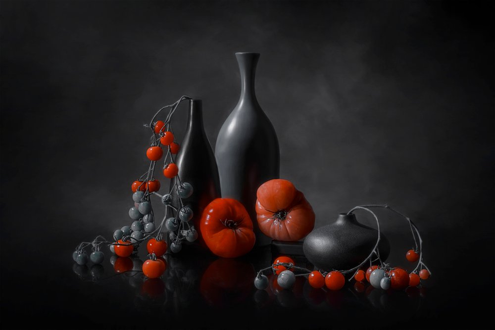Natureza morta com tomate melancólico de Lydia Jacobs