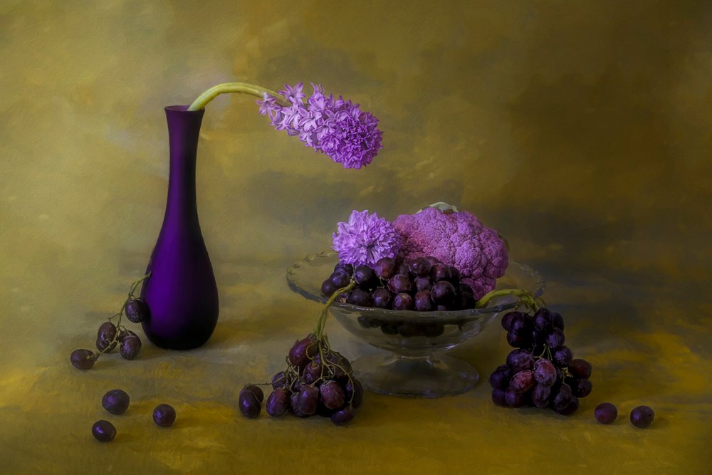 Natureza morta em roxo opulento de Lydia Jacobs