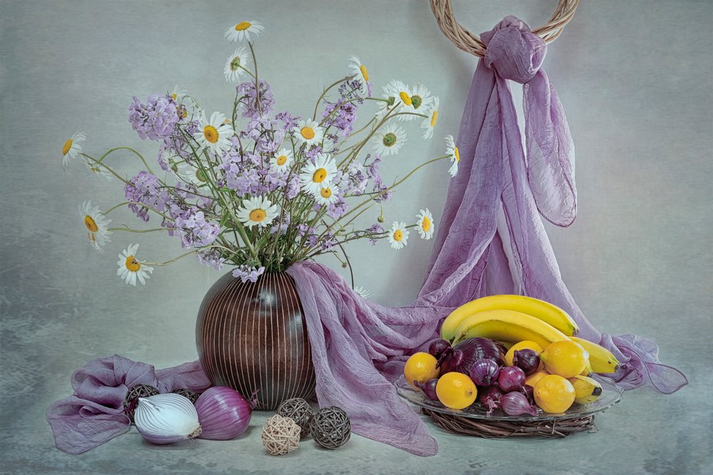 Natureza morta floral roxa de Lydia Jacobs